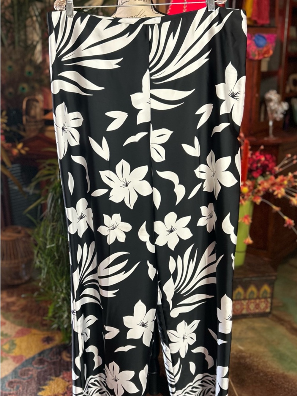 NWT Worthington Women’s Wide Leg Satin Pants Black and White Floral Size 20T